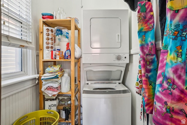 538 S 800 E, Salt Lake City, UT 84102 - laundry area with stacked washer / drying machine