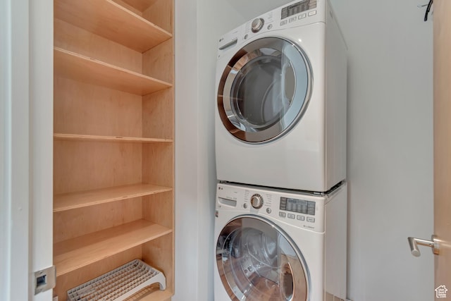 608 S 400 E, Salt Lake City, UT 84111 - washroom featuring stacked washer and clothes dryer