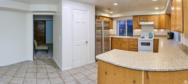 15059 S Rose Creek Ln, Herriman, UT 84096 - kitchen with electric range, under cabinet range hood, freestanding refrigerator, a peninsula, and recessed lighting