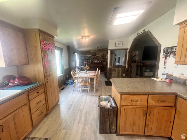 465 E Kings Ln, Green River, UT 84525 - kitchen featuring a peninsula and light wood finished floors