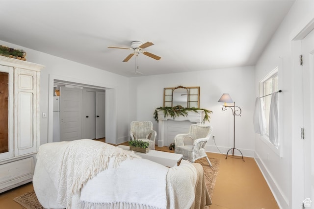 bedroom featuring baseboards, ceiling fan, and a closet