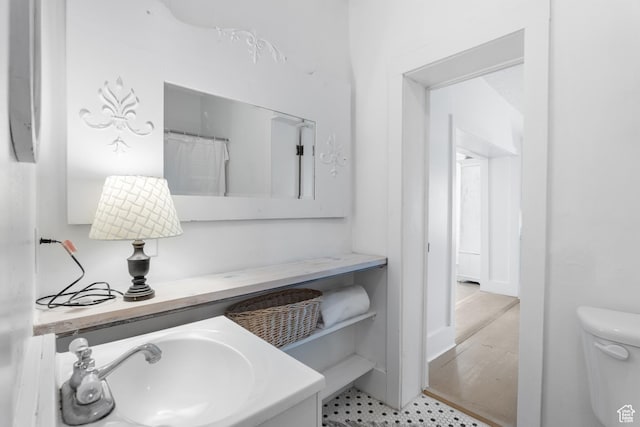 bathroom with toilet and vanity