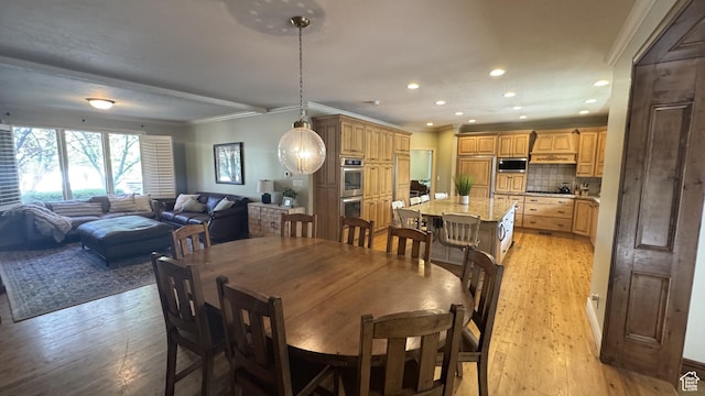 dining area with light wood-style floors, recessed lighting, and crown molding