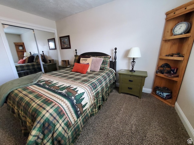 bedroom featuring carpet, a closet, and baseboards