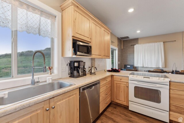 8819 Highfield Rd Unit 61, Park City, UT 84098 - kitchen with appliances with stainless steel finishes, light brown cabinets, a sink, healthy amount of natural light, and recessed lighting