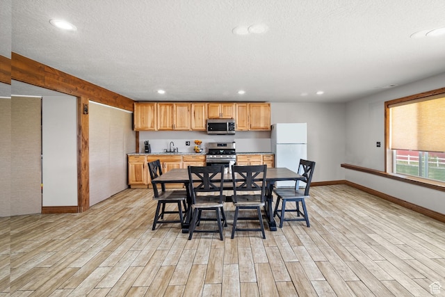 2521 W Ridgeline Rd, Stockton, UT 84071 - dining area featuring light wood-style floors, recessed lighting, baseboards, and a textured ceiling