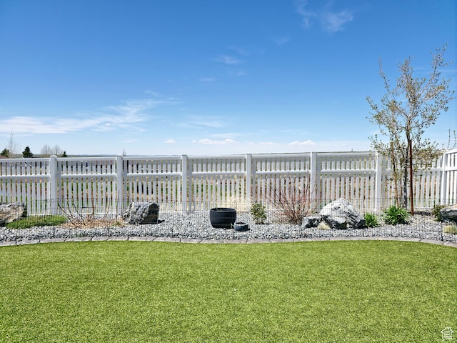 123 Red Hawk Ave, Evanston, WY 82930 - view of yard