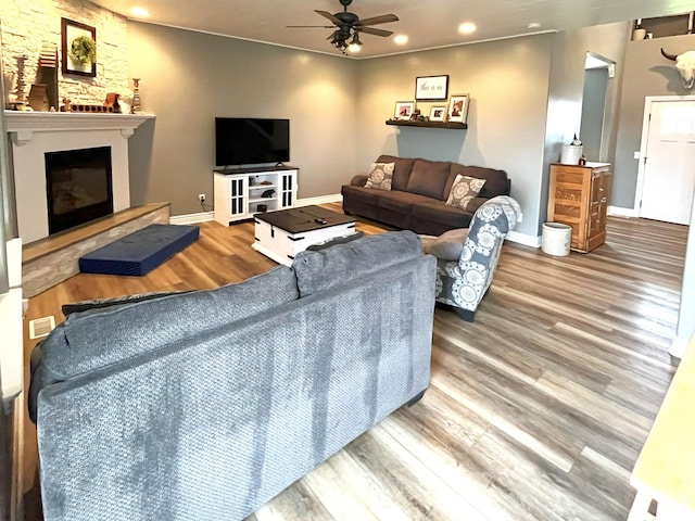 358 E 2970 S, Naples, UT 84078 - living room featuring recessed lighting, wood finished floors, ceiling fan, baseboards, and a glass covered fireplace