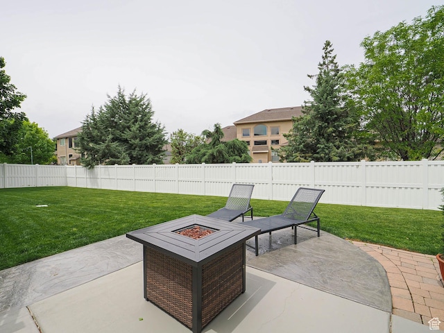 view of patio with an outdoor fire pit