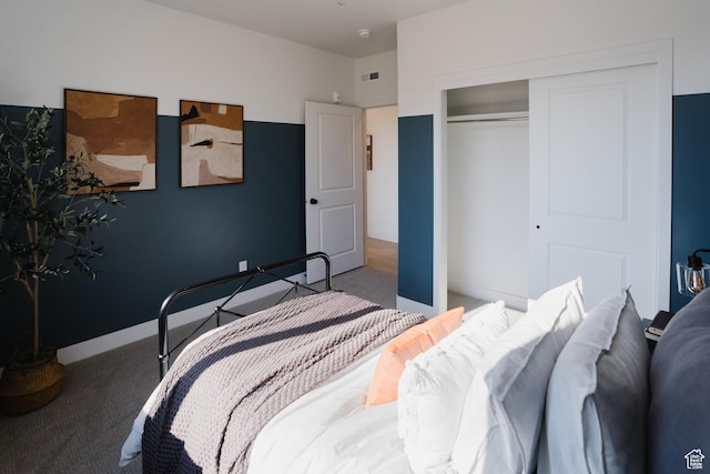 bedroom with carpet flooring and a closet