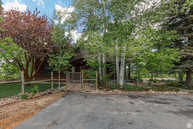448 S 8600 E, Huntsville, UT 84317 - view of front of home with a gate