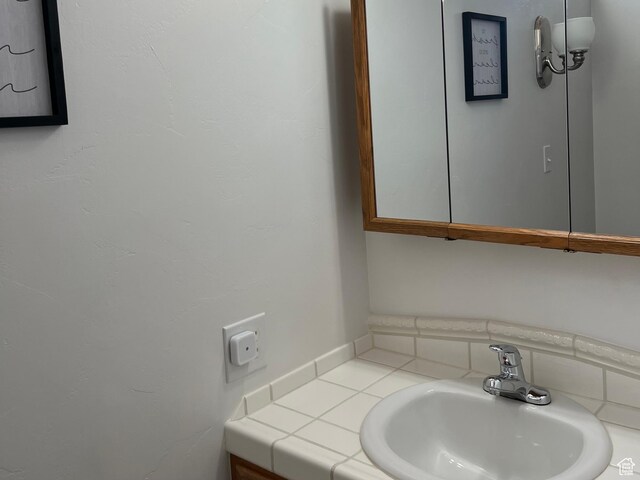 bathroom with vanity and backsplash