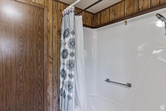 830 E Main St, Grantsville, UT 84029 - bathroom with a shower with curtain
