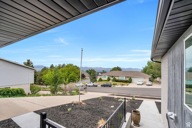 view of yard with a mountain view