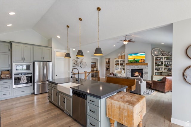 709 W 400 N, Mapleton, UT 84664 - kitchen featuring stainless steel appliances, vaulted ceiling, a sink, dark countertops, and gray cabinetry