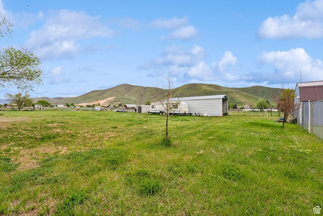 view of yard with a mountain view