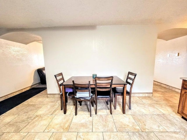 273 S 700 W, Parowan, UT 84761 - dining area with arched walkways and baseboards