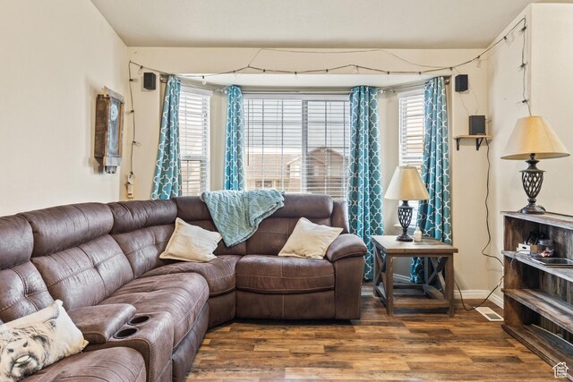 78 N Peach St E, Santaquin, UT 84655 - living area featuring wood finished floors and baseboards