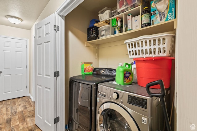 78 N Peach St E, Santaquin, UT 84655 - laundry area with washing machine and dryer and wood finished floors