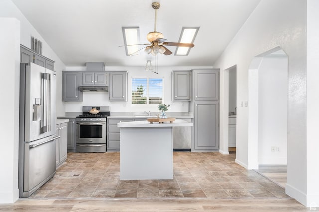 39 N 3850 W, Hurricane, UT 84737 - kitchen featuring appliances with stainless steel finishes, gray cabinetry, ceiling fan, and a sink