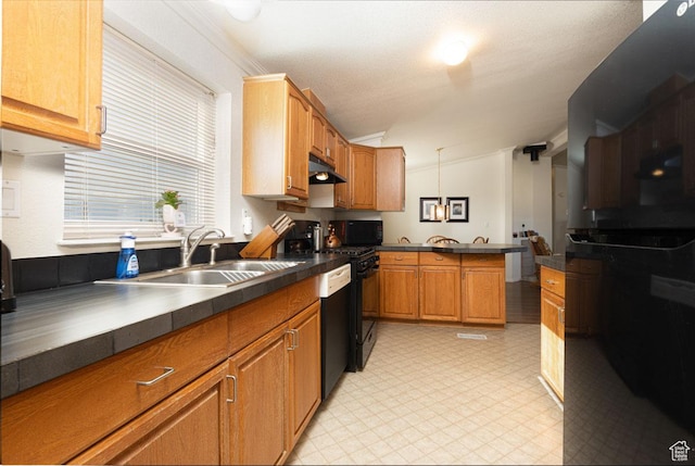 5177 W 1525 S, Cedar City, UT 84720 - kitchen with a sink, dark countertops, a peninsula, under cabinet range hood, and crown molding