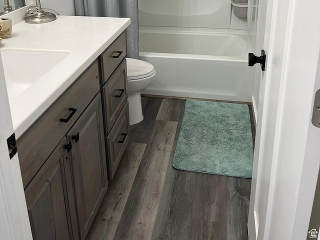 365 N 100 E, Ferron, UT 84523 - full bathroom featuring wood finished floors, toilet, vanity, and shower / bath combo with shower curtain
