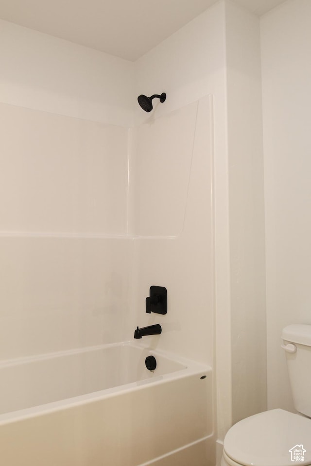 743 E 1250 S, Hyrum, UT 84319 - bathroom featuring toilet and bathing tub / shower combination