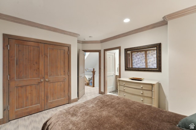bedroom featuring crown molding, baseboards, a closet, and recessed lighting