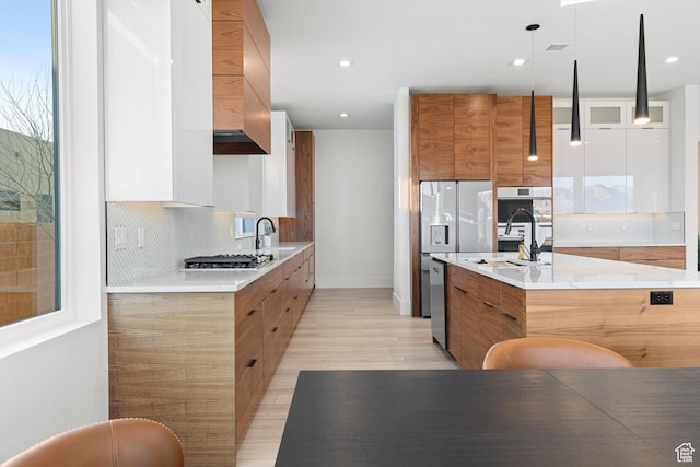 147 E Terrace Ln, Ivins, UT 84738 - kitchen featuring modern cabinets, premium range hood, decorative backsplash, and recessed lighting