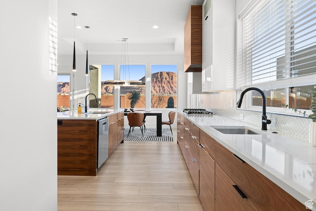 147 E Terrace Ln, Ivins, UT 84738 - kitchen with modern cabinets, a sink, stainless steel appliances, and recessed lighting