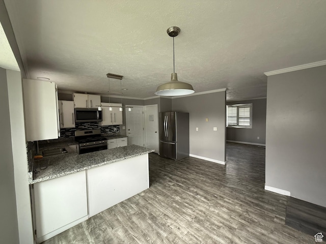 6351 S Moki Cir W, West Jordan, UT 84081 - kitchen featuring stainless steel appliances, baseboards, ornamental molding, a peninsula, and dark wood-style flooring