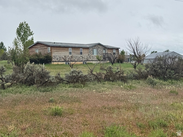 view of front facade with stone siding