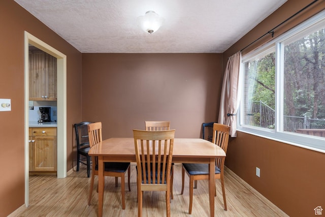 2147 N 3850 E, Eden, UT 84310 - dining room with light wood-style flooring, baseboards, and a textured ceiling