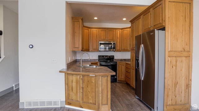 635 E 60 S Unit A-3, American Fork, UT 84003 - kitchen featuring appliances with stainless steel finishes, a sink, dark wood finished floors, a peninsula, and recessed lighting