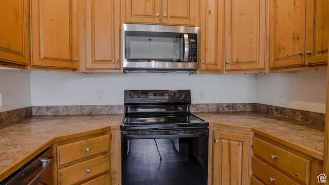 635 E 60 S Unit A-3, American Fork, UT 84003 - kitchen featuring stainless steel microwave and black / electric stove