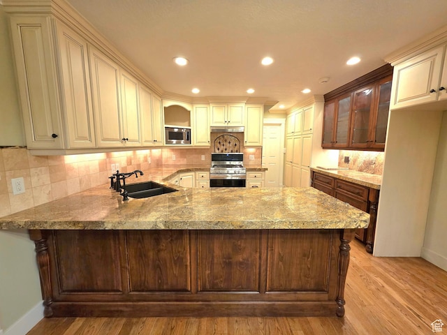 242 W 1100 S, Orem, UT 84058 - kitchen featuring stainless steel appliances, a sink, a peninsula, recessed lighting, and baseboards