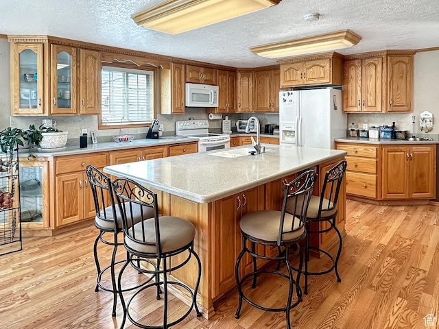 415 N Cedar Vw, Orangeville, UT 84537 - kitchen featuring white appliances, a textured ceiling, light wood-style floors, a sink, and light countertops