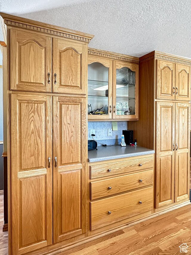 415 N Cedar Vw, Orangeville, UT 84537 - detailed view of a textured ceiling and wood finished floors