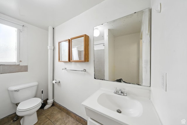 653 E Hollywood Ave, Salt Lake City, UT 84105 - bathroom with toilet, vanity, baseboards, and a shower with curtain