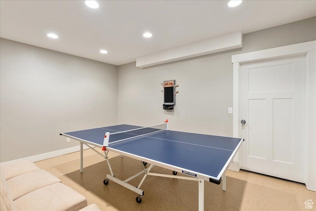 recreation room with recessed lighting and baseboards