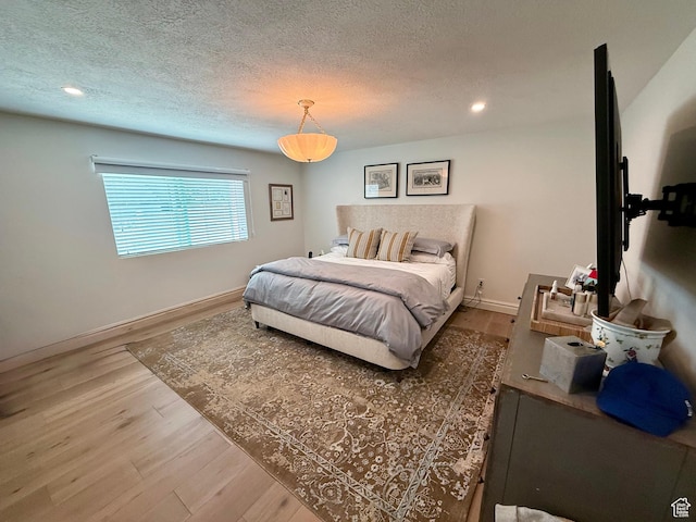 1367 N Brookhurst Cir, Centerville, UT 84014 - bedroom with wood finished floors, a textured ceiling, recessed lighting, and baseboards
