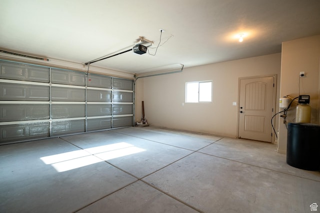 2710 W 410 N, Hurricane, UT 84737 - garage featuring a garage door opener