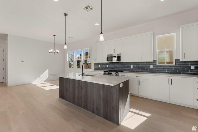 669 Juniper Hill Dr, St George, UT 84790 - kitchen featuring stainless steel appliances, a sink, decorative backsplash, light wood-style floors, and recessed lighting