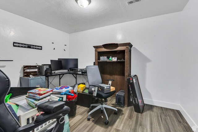 606 N 560 W, Santaquin, UT 84655 - office area with wood finished floors and baseboards