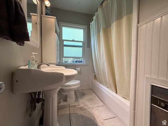 full bath with toilet and shower / bath combo