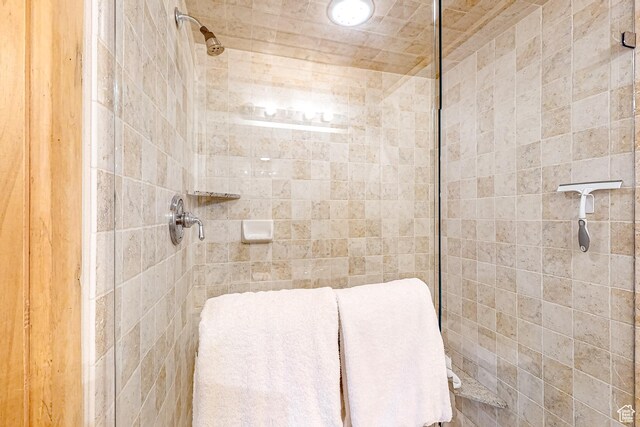 450 Crestview Dr, Summit Park, UT 84098 - full bathroom featuring tiled shower