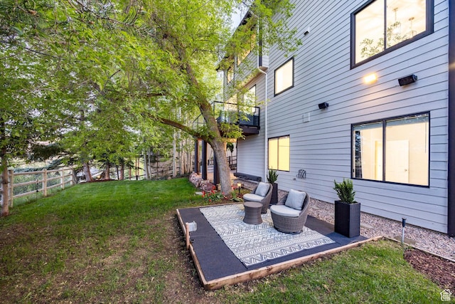 view of yard featuring a patio