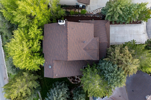 aerial view of property and surrounding area