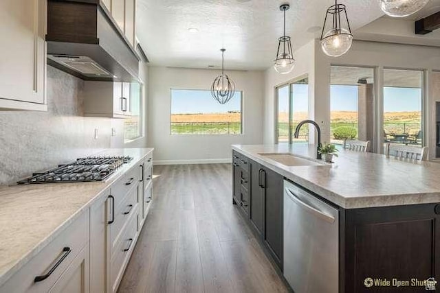 3208 S Sand Stone Dr, Hurricane, UT 84737 - kitchen featuring stainless steel appliances, a sink, wood finished floors, baseboards, and light countertops