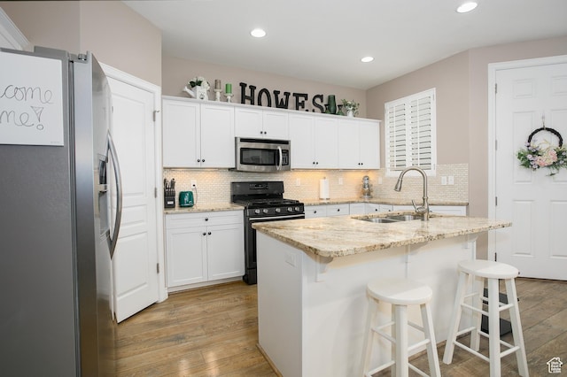 161 S 2775 W, West Point, UT 84015 - kitchen with stainless steel appliances, a sink, light wood-style floors, decorative backsplash, and recessed lighting